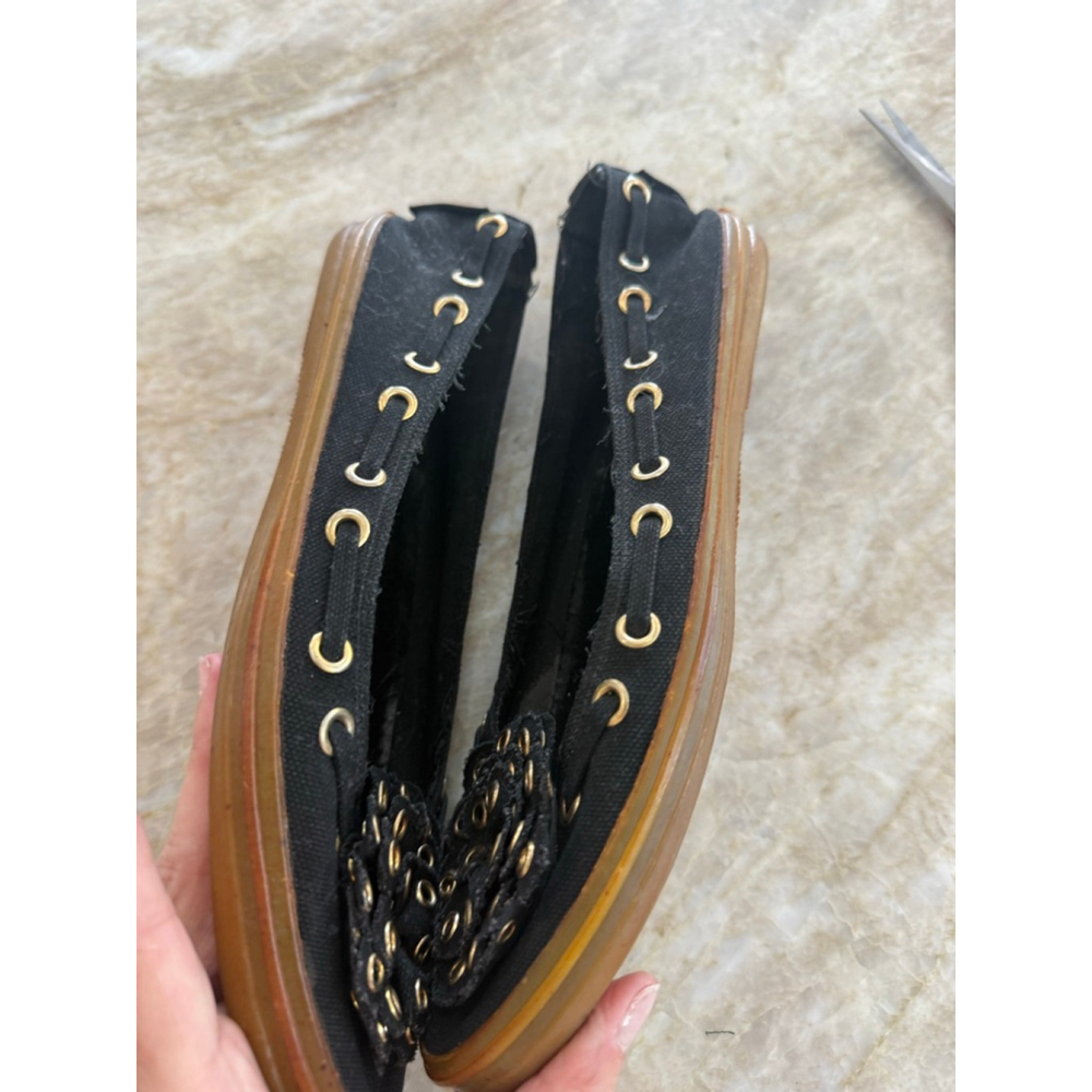 Yves Saint Laurent vintage Black & metallic Eyelet with floral Flats 8.5 - Picture 6 of 9